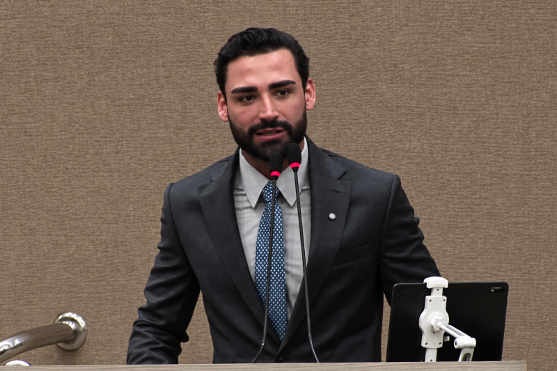 Vereador critica retirada de projeto e defende apoio a alunos com TEA