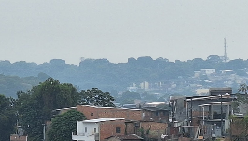 Fumaça de incêndios cobre Manaus e afeta a qualidade do ar na capital