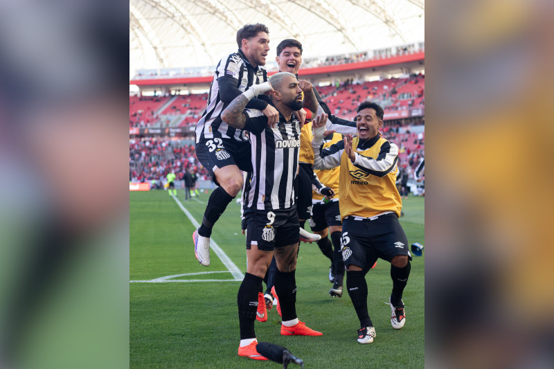 Santos vence Internacional e se afasta da zona de rebaixamento
