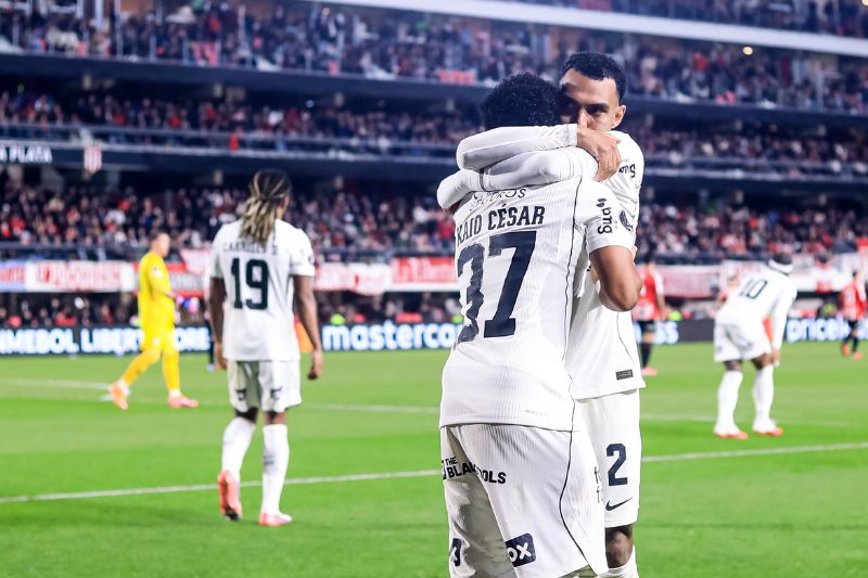 Corinthians empata com Estudiantes e decide vaga na Libertadores em casa