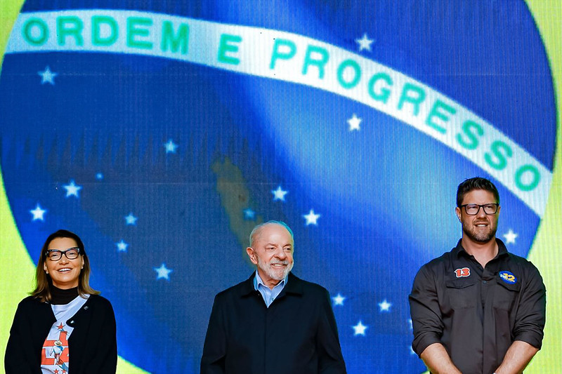 Lula foca no voto feminino com promessas de creches e escolas em tempo integral