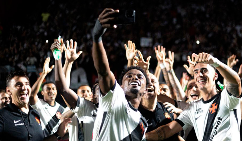 Vasco vence o Vitória e avança para enfrentar o Palmeiras na Copa do Brasil