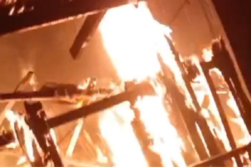 Incêndio destrói casa e deixa quatro adultos e duas crianças desabrigados em Manacapuru