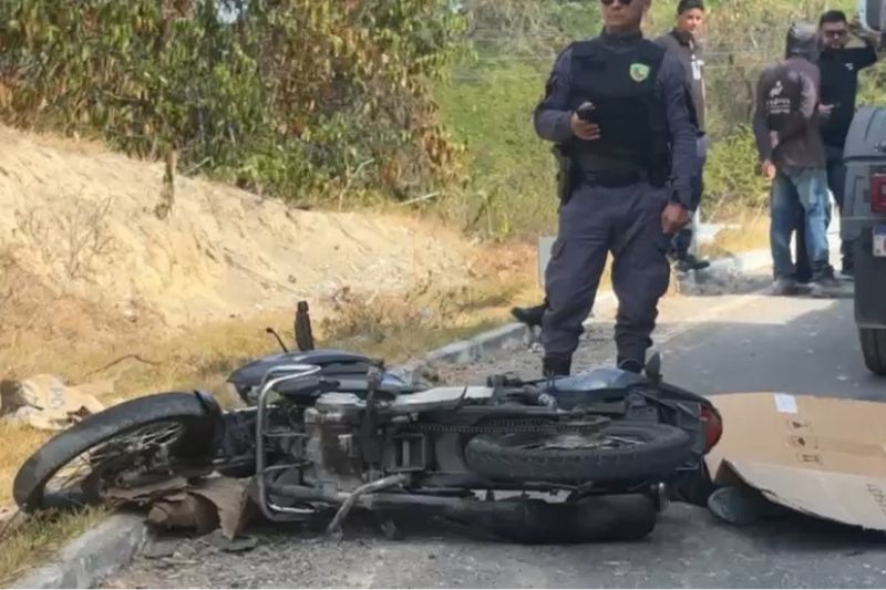 Motociclista morre atropelado por carreta na Avenida dos Oitis, Manaus