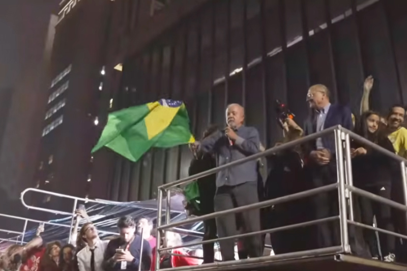 Lula promete maior participação popular em seu quarto mandato