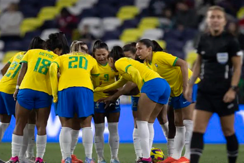 Nova lei garante igualdade salarial no futebol feminino brasileiro