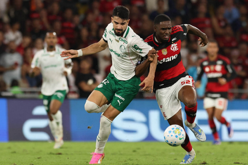 Flamengo e Palmeiras se enfrentam em jogo decisivo no Brasileirão