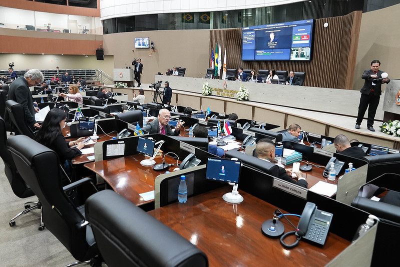 Vereadores de Manaus terão R$ 2,9 milhões em emendas para 2027