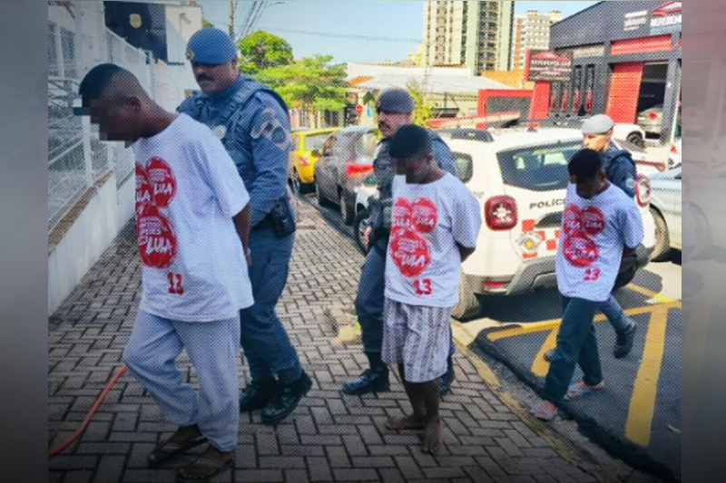 Policiais de Piracicaba são acusados de forçar jovens a usar camisetas do PT