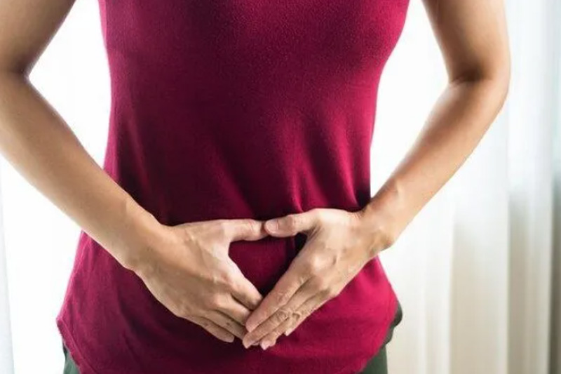 Prefeito de Manaus veta licença de três dias para servidoras com endometriose