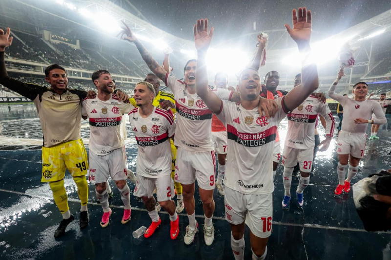 Flamengo vence Vasco e amplia vantagem na liderança do Brasileiro