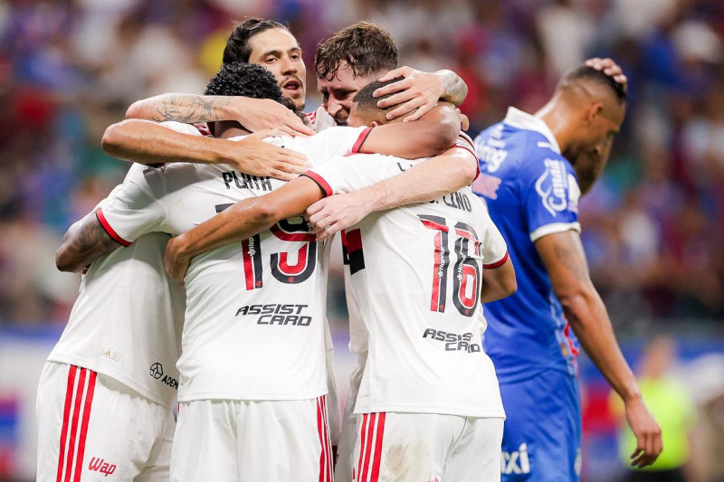 Flamengo vence Bahia e retoma a liderança do Campeonato Brasileiro
