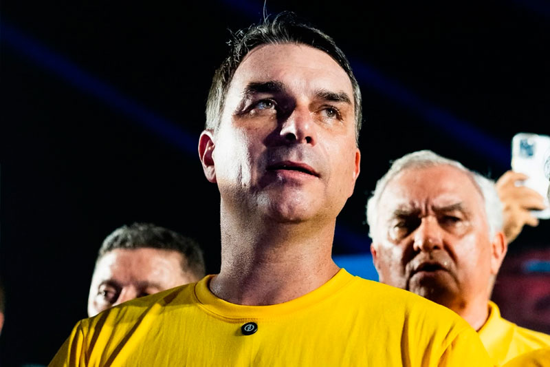 Flávio Bolsonaro desiste de debate na Globo alegando censura do TSE