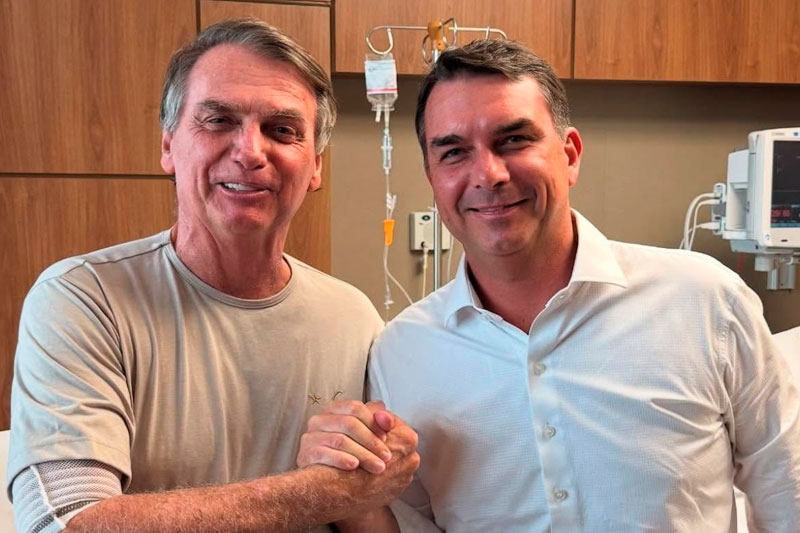 Moraes pede manifestação da PGR sobre visitas de Flávio a Bolsonaro
