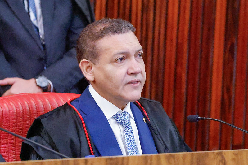 Kassio Nunes Marques convoca campanhas de Lula e Flávio para reunião