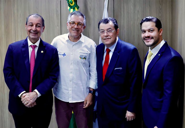 Omar Aziz inicia discussões para fortalecer a saúde no Amazonas