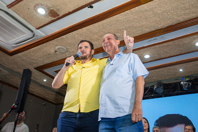 Prefeito Renato Junior anúncia apoio a Omar Aziz no segundo turno das eleições