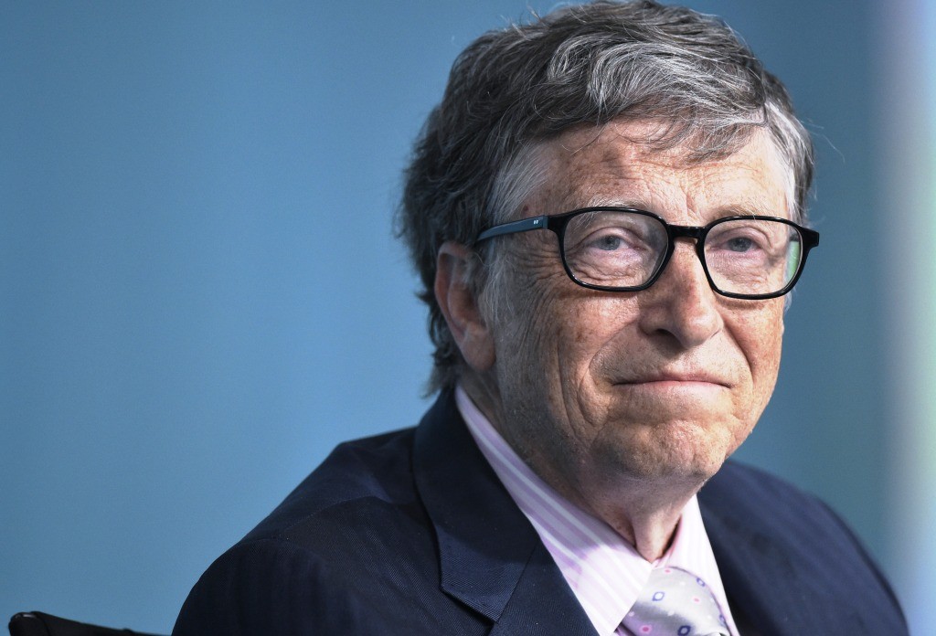 Bill Gates destaca riscos da IA e clama por regulamentação urgente
