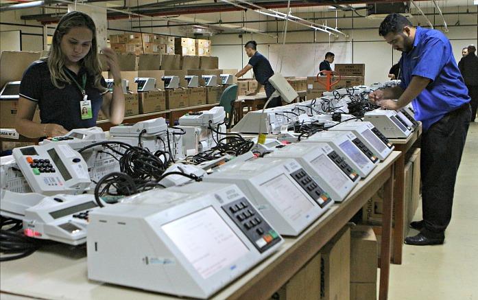 TRE-AM inicia envio de 467 urnas eletrônicas para eleições no interior