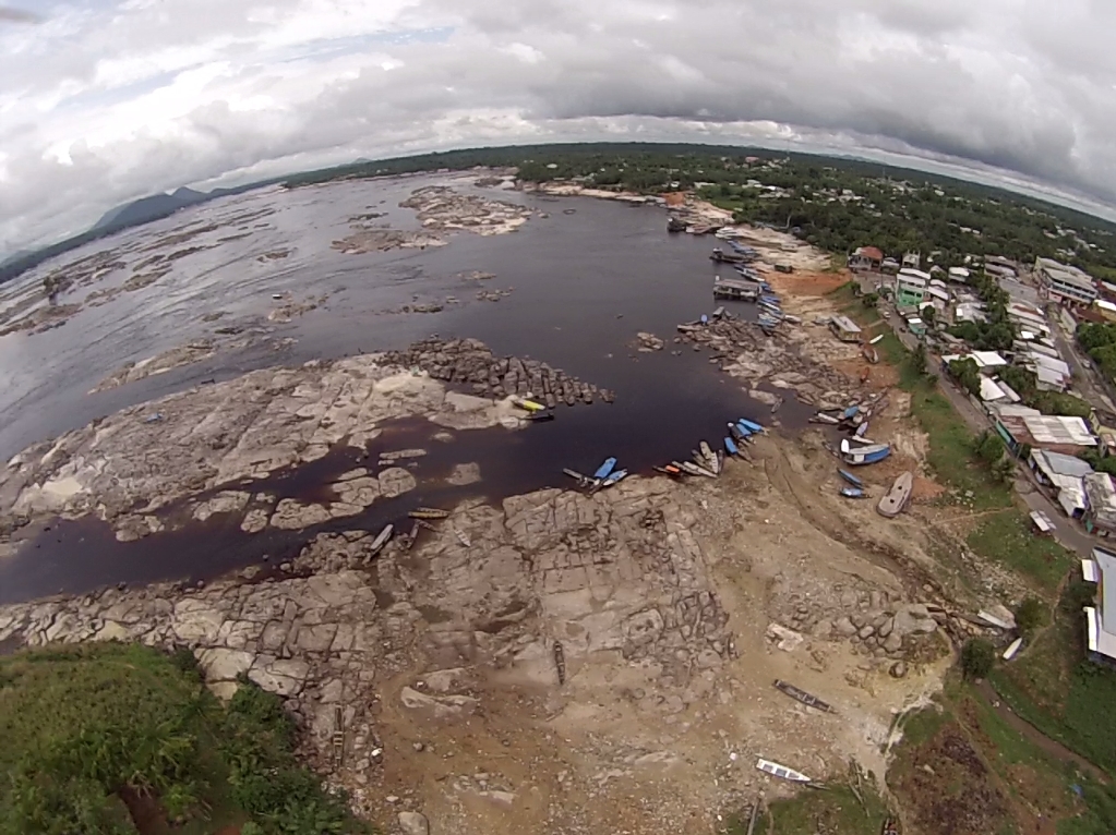 Rio Negro pode enfrentar seca histórica em 2026, alerta Serviço Geológico