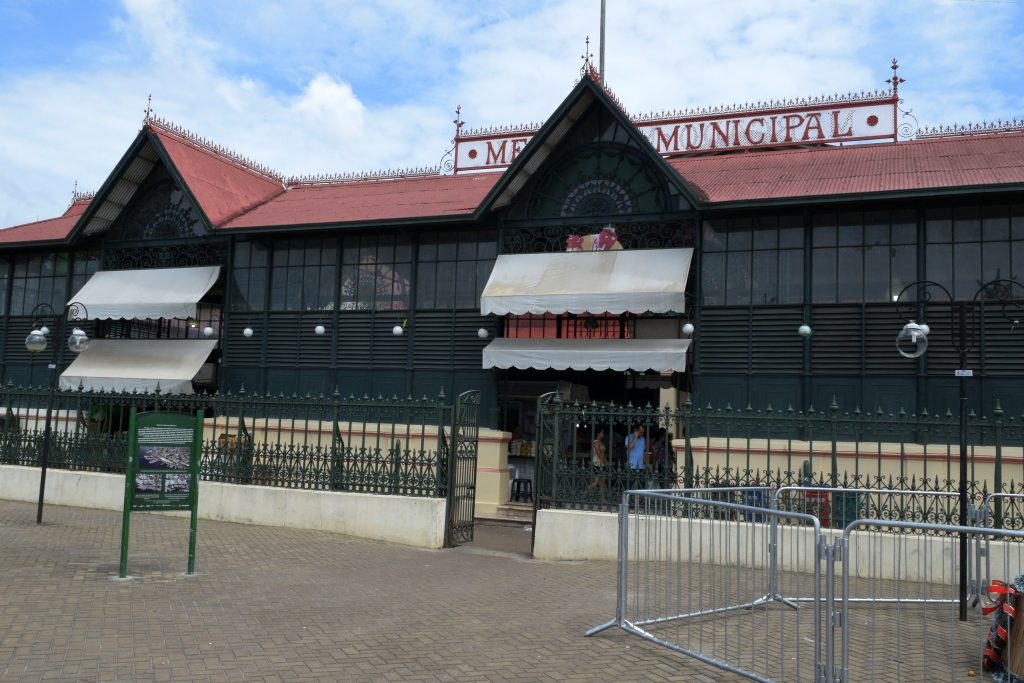 Mercado Adolpho Lisboa celebra 143 anos com festa cultural em Manaus