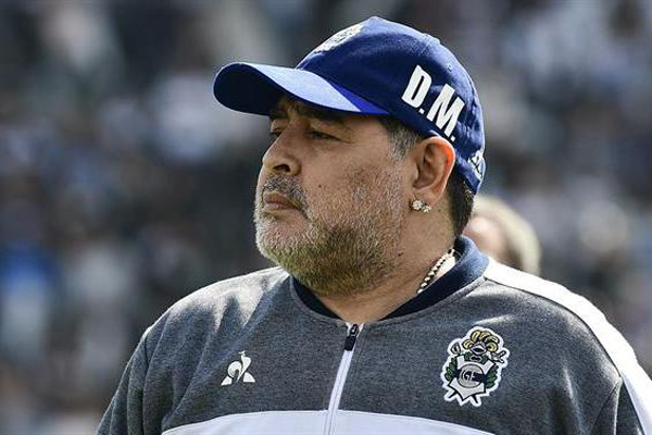 Promotoria pede prisão de médicos por negligência na morte de Maradona