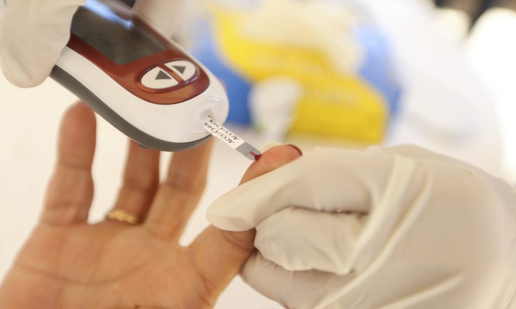 Pesquisa aponta impacto emocional do diabetes e desafios no Brasil
