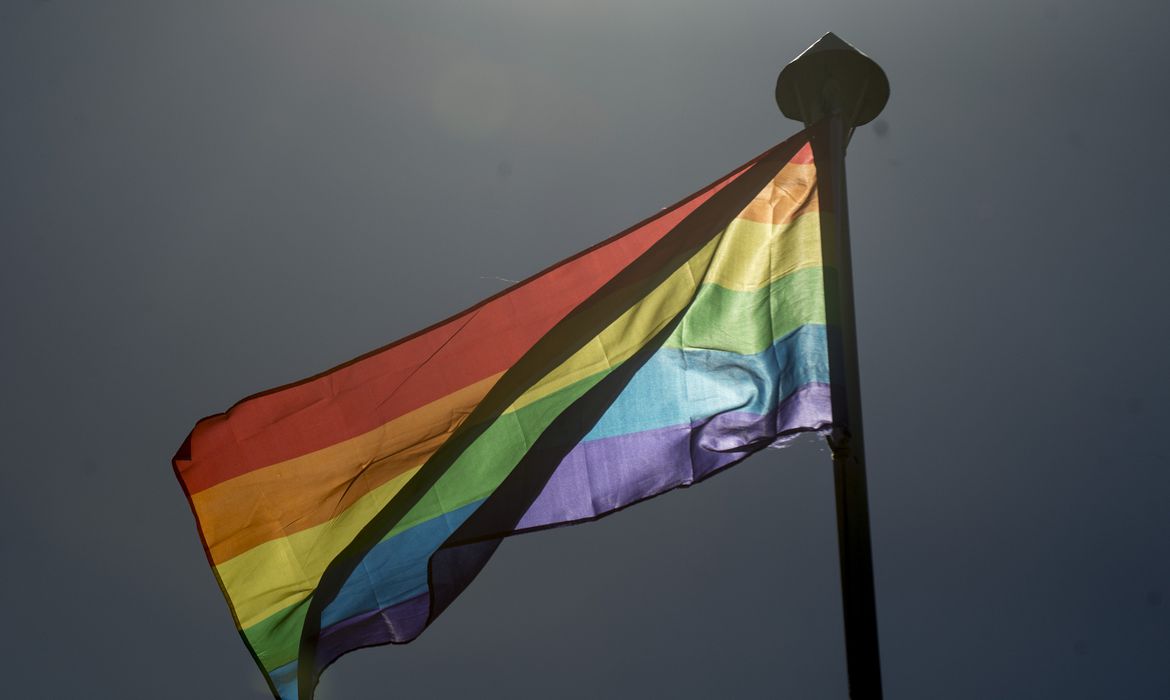 Justiça do Trabalho mantém demissão por homofobia em Manaus