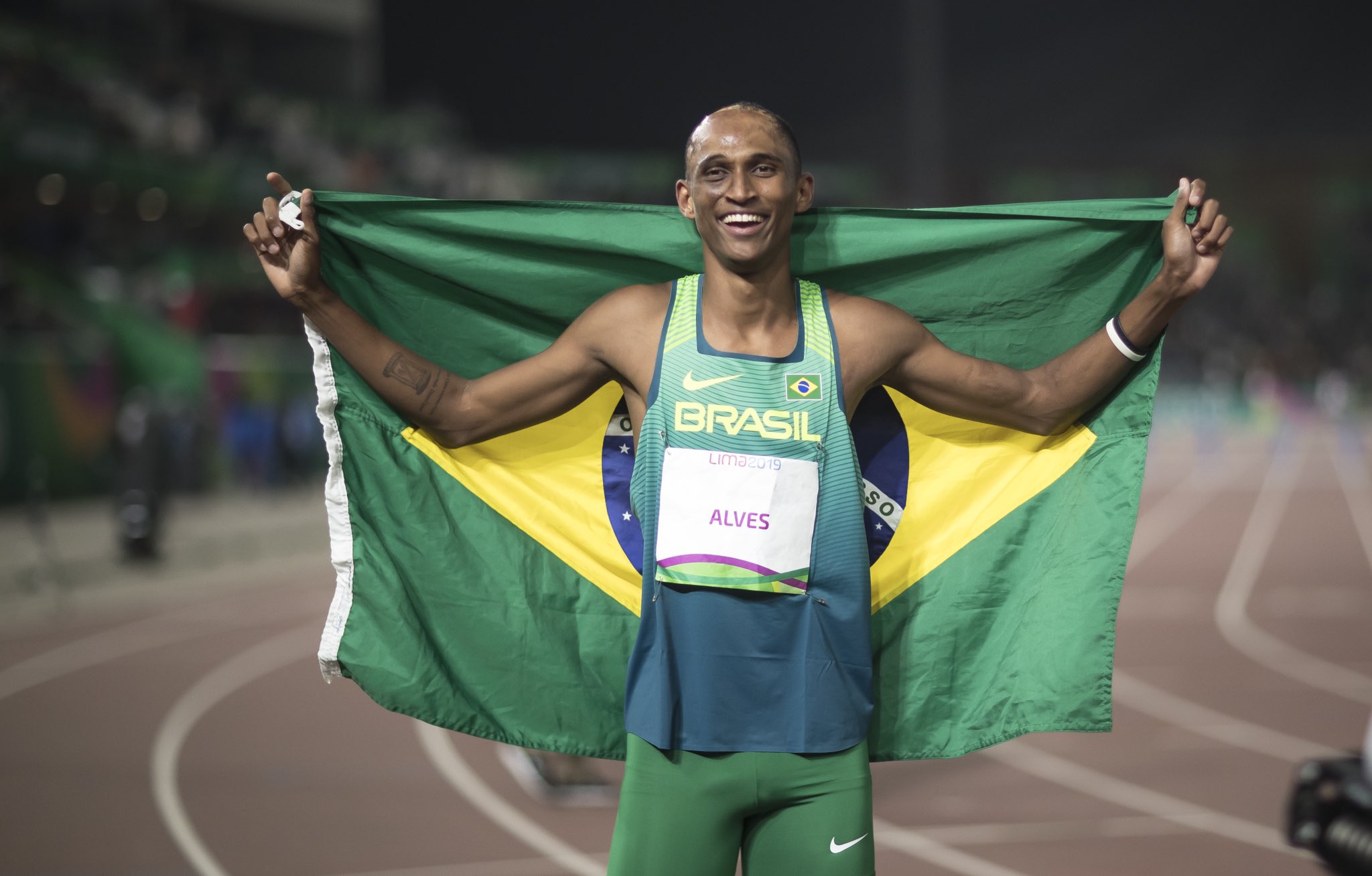 Alison dos Santos é campeão da Liga Diamante pela terceira vez