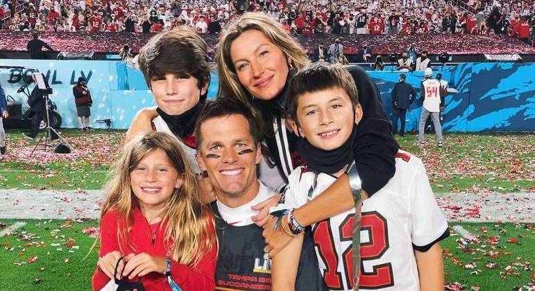 Gisele Bündchen resume separação de Tom Brady em três palavras em biografia