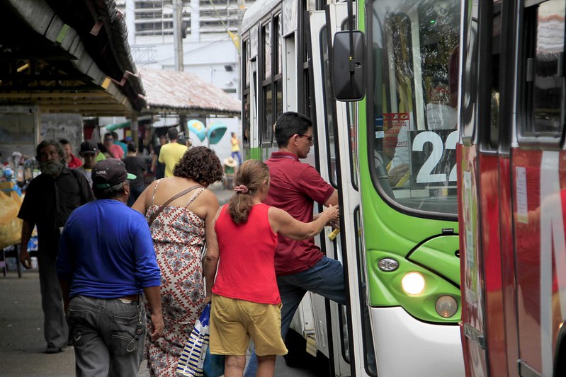 Ônibus retornam às ruas de Manaus após paralisação de rodoviários