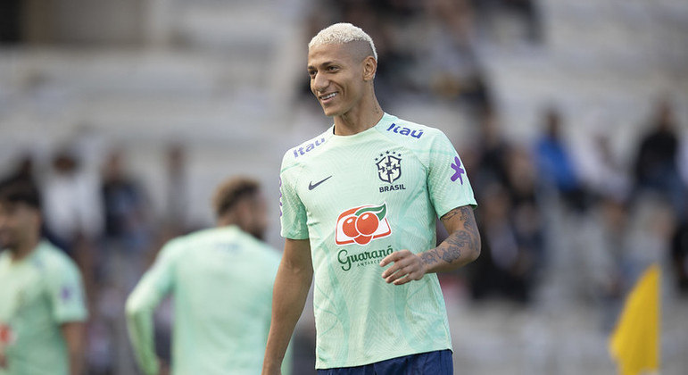 Richarlison pode deixar o Tottenham e sonha com retorno ao Vasco