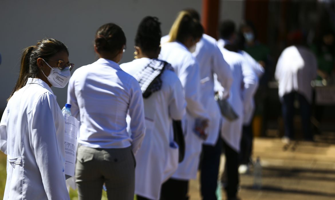 Revalida 2026: Último dia para envio de diploma médico é neste sábado
