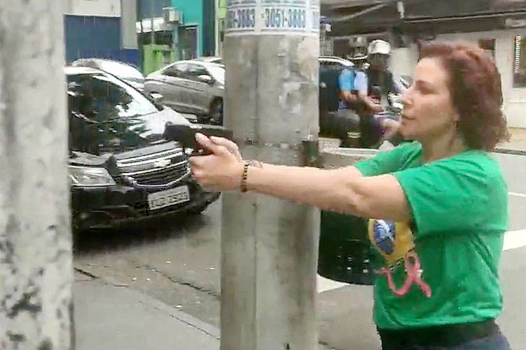 Justiça da Itália aprova extradição de Carla Zambelli por arma ilegal