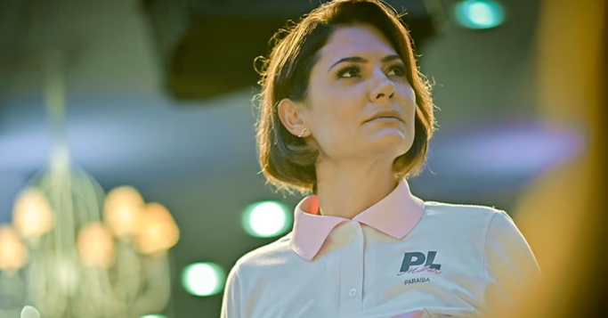 Michelle Bolsonaro recebe alta após tratamento de enxaqueca em Brasília