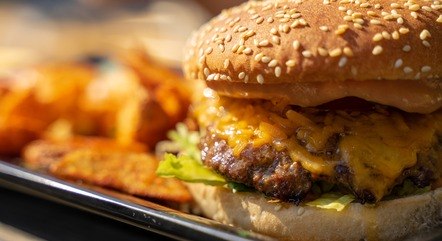 Manaus lidera crescimento de pedidos de hambúrguer no iFood