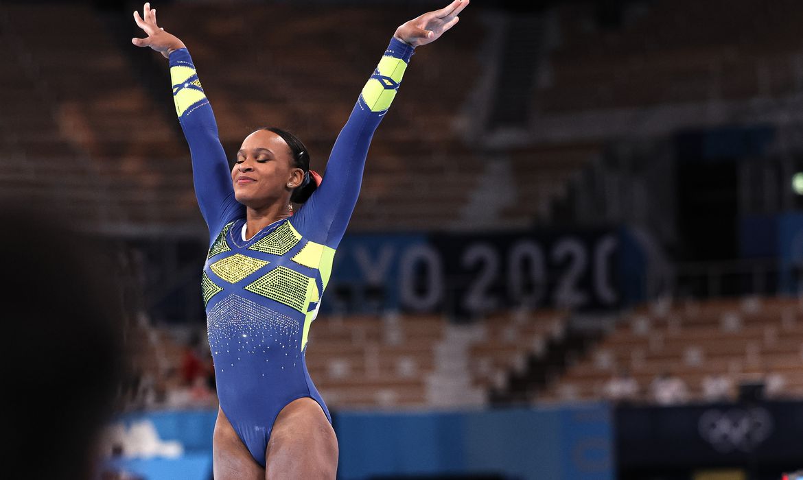 Rebeca Andrade é tricampeã mundial no salto da ginástica artística