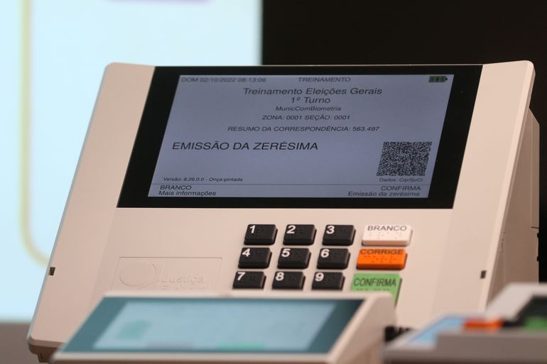 Estudo revela que fake news sobre eleições focam em urnas eletrônicas