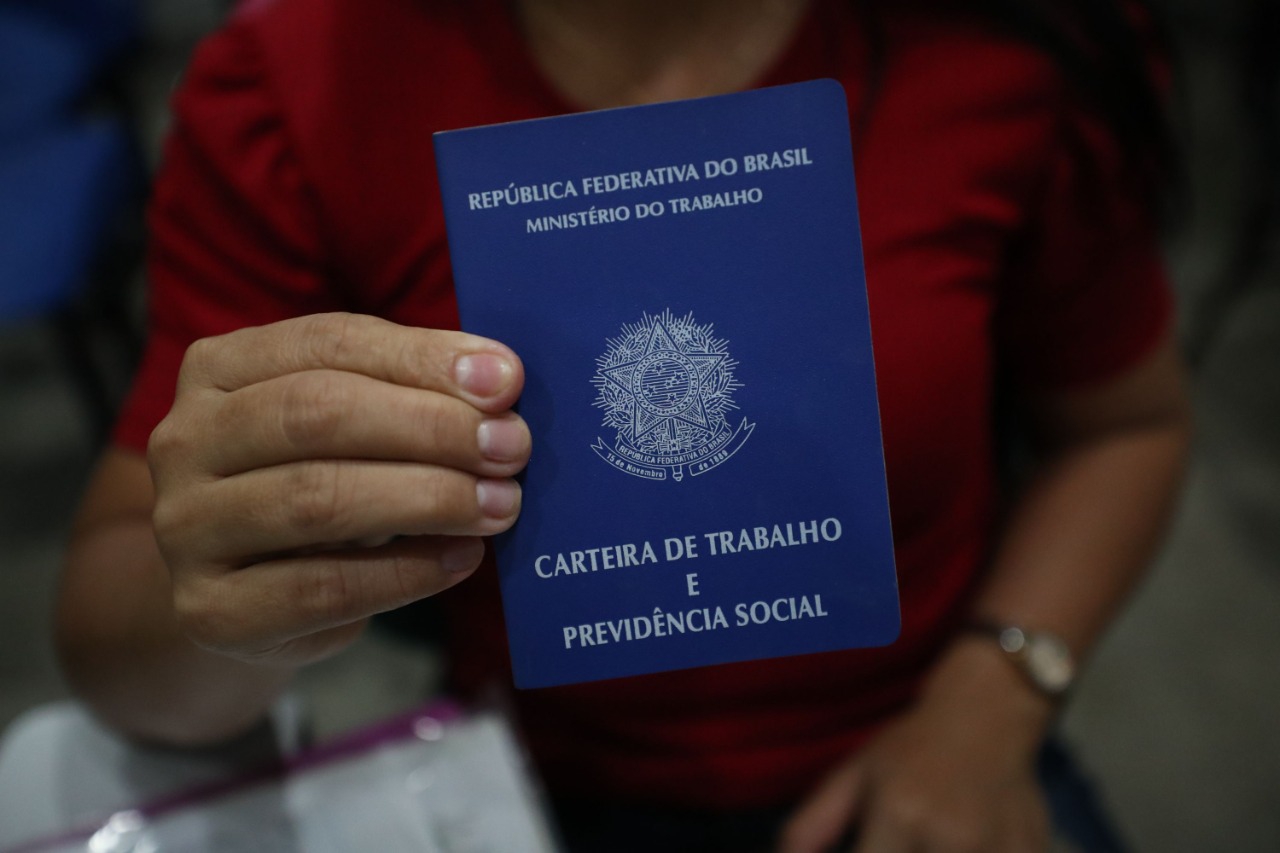 Direitos das Trabalhadoras Domésticas: Jornada, Descanso e FGTS