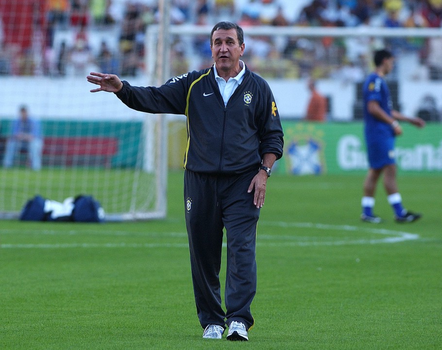 Carlos Alberto Parreira segue internado na UTI por infecção pulmonar