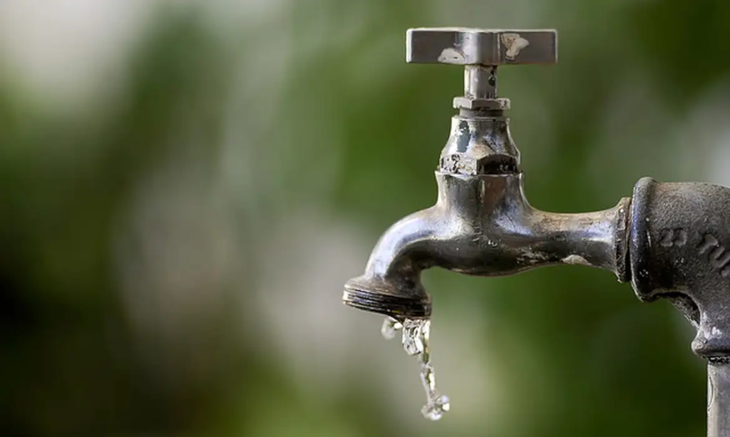 Furto de equipamentos causa falta de água em mais de 100 bairros de Manaus