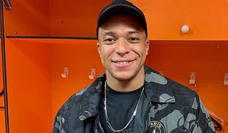 Mbappé se desculpa após chamar Mao Tsé-Tung de 'ditador' e enfrenta retaliações