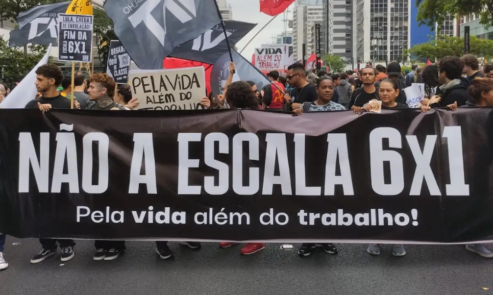 Câmara aprova PEC que pode abolir a jornada de trabalho 61