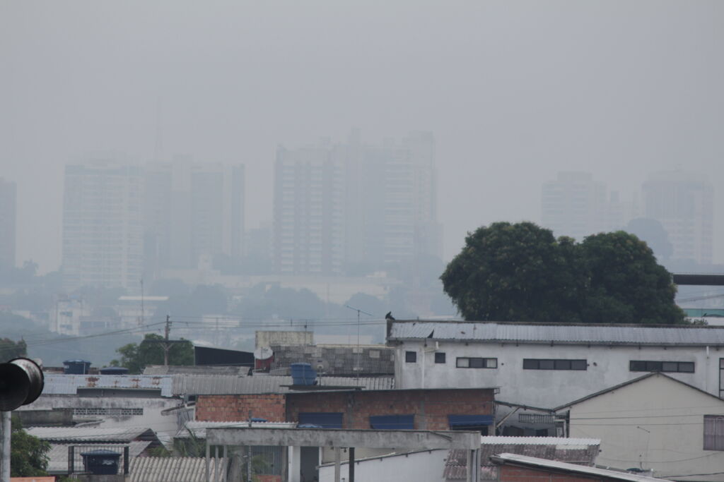 Manaus enfrenta níveis críticos de poluição do ar neste sábado