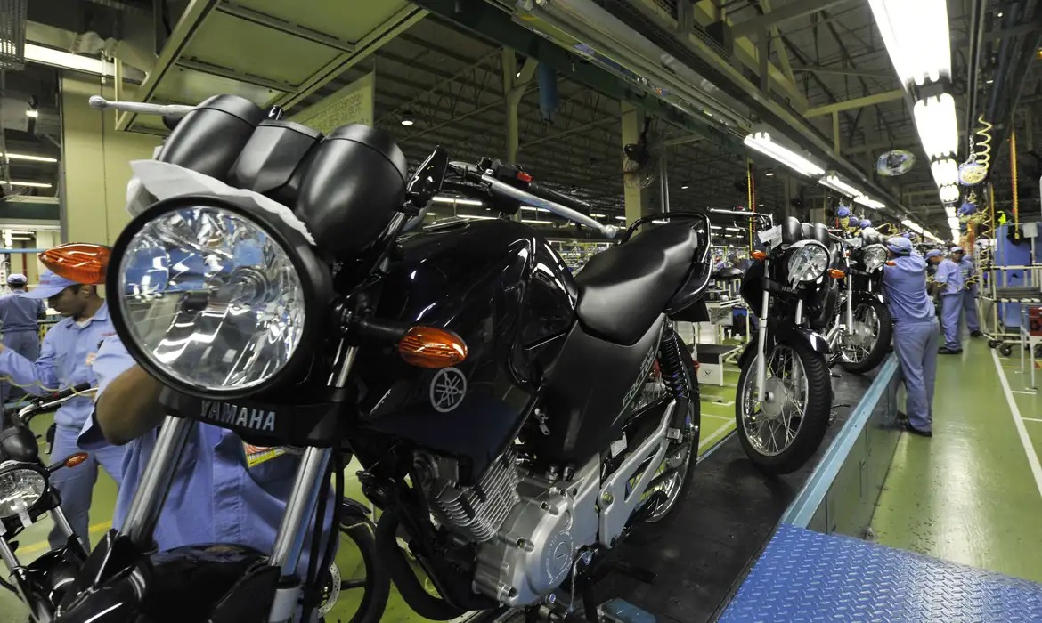 Cenário de Juros Altos Altera Compras de Motocicletas no Amazonas