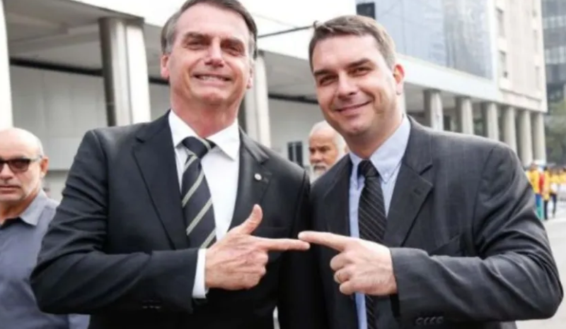 OAB pede a Alexandre de Moraes que Flávio Bolsonaro possa atuar como advogado de Jair Bolsonaro