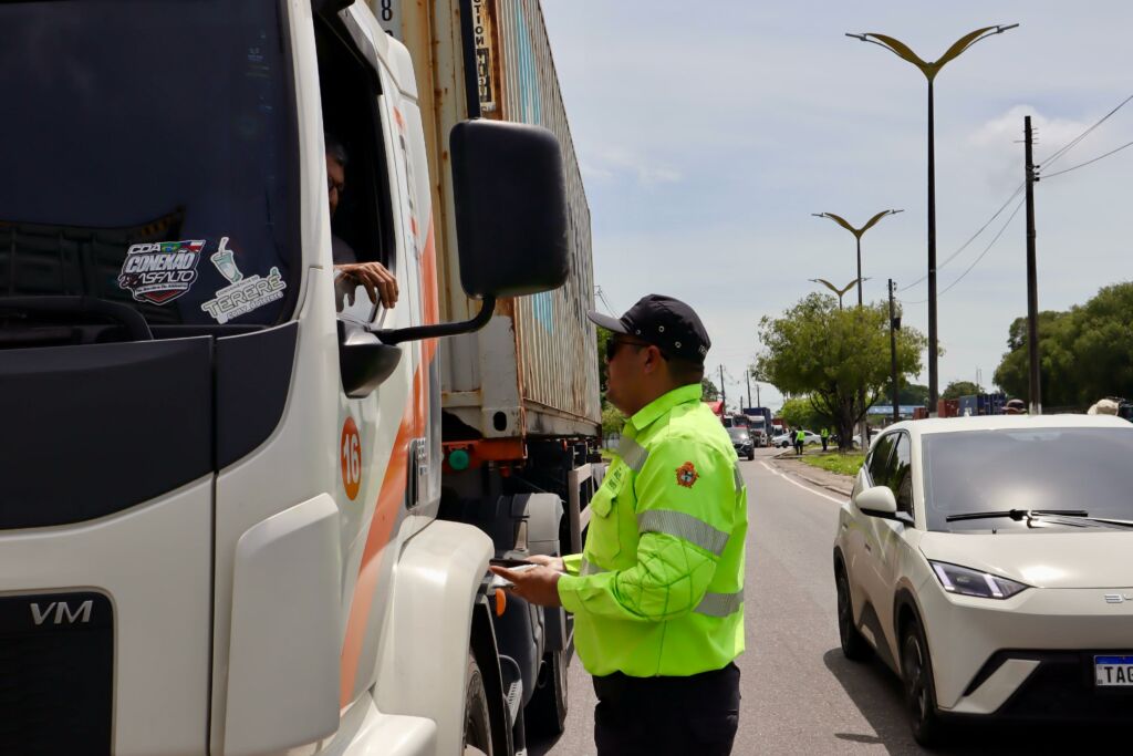 IMMU realiza operação de fiscalização para veículos de grande porte em Manaus
