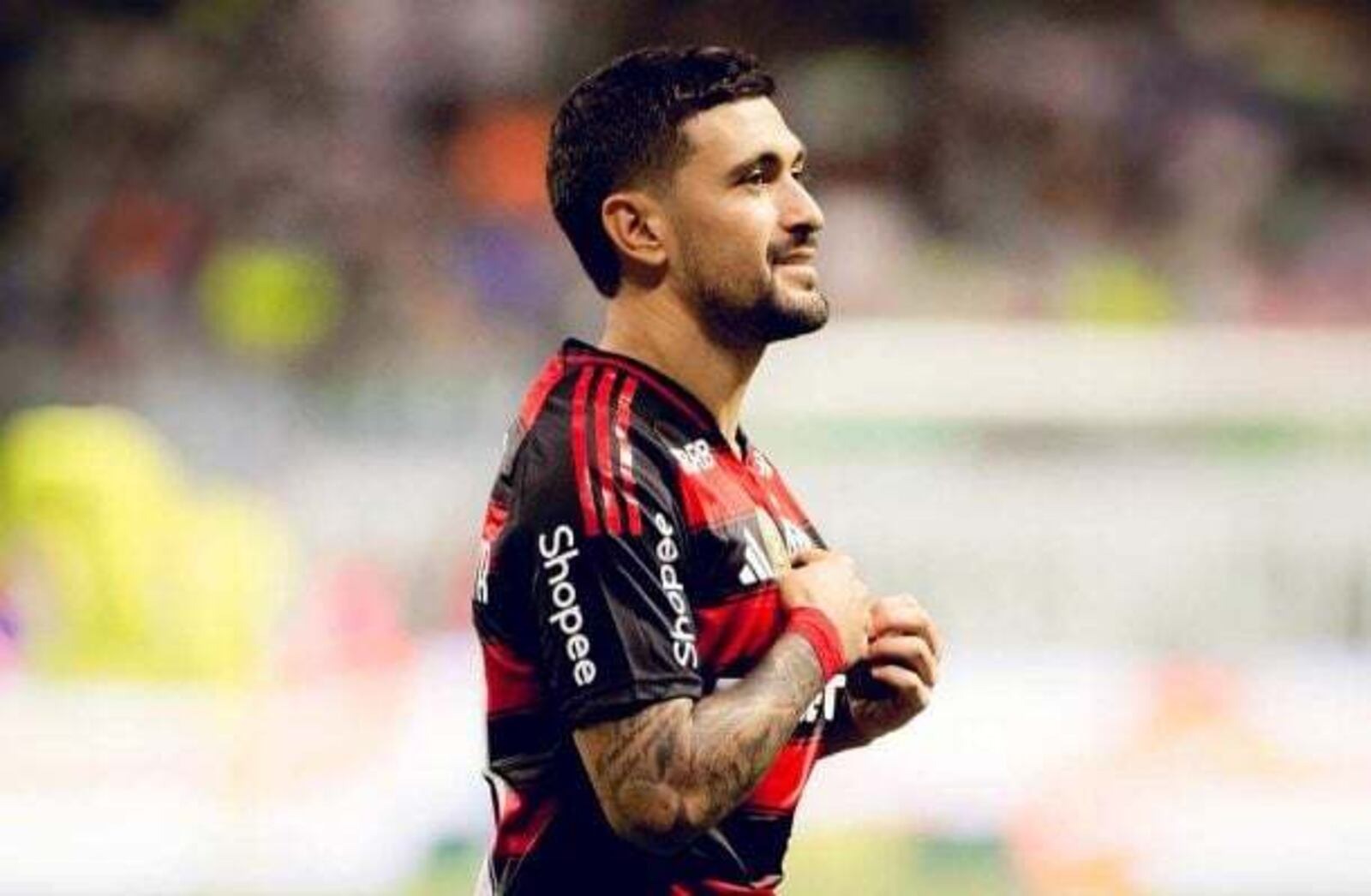 Arrascaeta passa por cirurgia após fratura na clavícula durante jogo