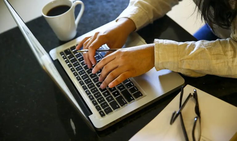 ONU Mulheres lança curso digital gratuito para mulheres em 10 capitais
