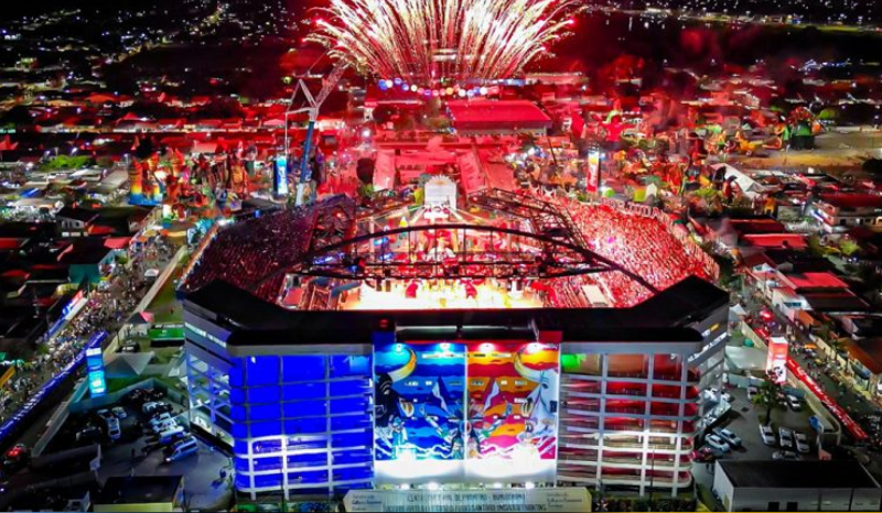 Festival de Parintins 2026 começa com as apresentações de Caprichoso e Garantido